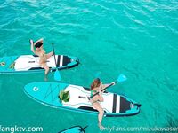 最新9月訂閱，酷愛游泳健身OF頂級氣質顏值模特【Mizukawasumire】露臉福利，道具自嗨被炮友瘋狂蹂躪