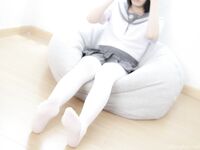 Senluo Consortium Wanlang が購入を希望しています。合法癒し清純少女【さくら】を1万元でカスタマイズ、美しい無毛マンコ、制服姿で露出、サルスベリ、美しい足、オリジナル4K画質