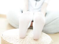 Senluo Consortium Wanlang が購入を希望しています。合法癒し清純少女【さくら】を1万元でカスタマイズ、美しい無毛マンコ、制服姿で露出、サルスベリ、美しい足、オリジナル4K画質