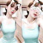 Cô giáo xinh đẹp và giàu có "Coco sữa" mặc đồ rất nữ tính để đến trường.