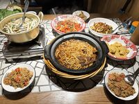 推特反差傻白甜【人活着就是为了六花】微露脸大尺度，暴力口交嘴巴都插变形了