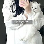 推特反差傻白甜【人活着就是为了六花】微露脸大尺度，暴力口交嘴巴都插变形了