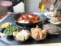 推特反差傻白甜【人活着就是为了六花】微露脸大尺度，暴力口交嘴巴都插变形了