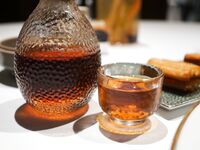 最新10月無水印福利，推特極品綠帽騷妻【hakunamatata】淫亂私拍，約啪單男3P雙洞齊開，刷鍋狠人