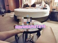 最新10月無水印福利，推特極品綠帽騷妻【hakunamatata】淫亂私拍，約啪單男3P雙洞齊開，刷鍋狠人