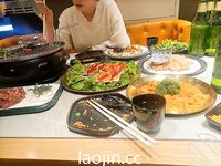 海角大神合集【我和亲姐姐的性福生活】乱伦记录，黑丝老姐太敏感了，受不了我的大牛子，绝了！颜值貌似也不错