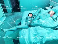 双飞极品小母狗『Alpha_L』女主人每次都喜欢在小母狗被后入的时候，骑在小母狗头上