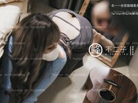 【深夜企划】极品模特【峰不二子】-吉他妹妹香艳户外露出自慰极品欲女全自动榨汁