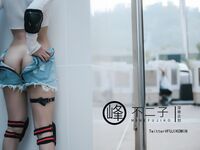 [Projek Lewat Malam] Model terbaik [Fujiko Mine] - Dia meletakkan alat penggetar di dalam pukinya yang cantik dan bermain dengannya, bahagian bawah badannya basah kuyup, dan dia membantu orang yang lalu lalang di bilik lelaki untuk menghilangkan zakarnya 