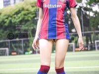 [심야 프로젝트] 최고의 모델 [미스 이해] - 월드컵 섹시 축구 아가씨가 바에서 노출된 그녀의 매력적인 몸매를 공개하여 손님을 유혹합니다.