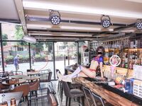 [심야 프로젝트] 최고의 모델 [미스 이해] - 월드컵 섹시 축구 아가씨가 바에서 노출된 그녀의 매력적인 몸매를 공개하여 손님을 유혹합니다.