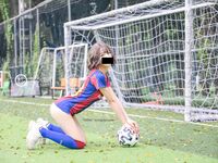 [심야 프로젝트] 최고의 모델 [미스 이해] - 월드컵 섹시 축구 아가씨가 바에서 노출된 그녀의 매력적인 몸매를 공개하여 손님을 유혹합니다.