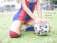 [심야 프로젝트] 최고의 모델 [미스 이해] - 월드컵 섹시 축구 아가씨가 바에서 노출된 그녀의 매력적인 몸매를 공개하여 손님을 유혹합니다.