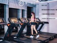 【深夜企劃】極品模特【懂小姐】-健身房露出