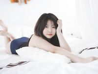 최고 수준의 청순한 소녀 '뤄바오'가 야외에서 섹스 파트너와 섹스를 하고 있다. 그녀가 순종적인 모습을 보일수록 그녀는 더 재미있어 보인다.