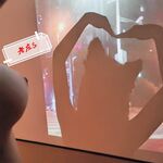 ปรมาจารย์ฝึกวงกลมตัวอักษร "Lao Zuo S" ฝึกเด็กผู้หญิงหลายคนให้ถูกกักขัง เผยให้เห็นพวกเธอในป่าอย่างสมบูรณ์ และพ่นน้ำในป่า