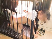 ปรมาจารย์ฝึกวงกลมตัวอักษร "Lao Zuo S" ฝึกเด็กผู้หญิงหลายคนให้ถูกกักขัง เผยให้เห็นพวกเธอในป่าอย่างสมบูรณ์ และพ่นน้ำในป่า