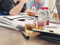 最新10月无水首发！魔都绿帽调教博主【大鸟哥的母狗】推特福利，极品淫妻，可乐灌肠肛门内射叠罗汉3P黑人群P