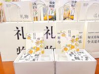 最新10月无水首发！魔都绿帽调教博主【大鸟哥的母狗】推特福利，极品淫妻，可乐灌肠肛门内射叠罗汉3P黑人群P