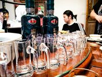 最新10月无水首发！魔都绿帽调教博主【大鸟哥的母狗】推特福利，极品淫妻，可乐灌肠肛门内射叠罗汉3P黑人群P