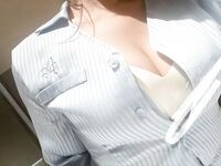 美如翹臀優雅御姐『沫寶』穿著長筒靴被哥哥按在桌子上後入，每一下都頂到子宮，叫的這么大聲會被隔壁聽到嘛