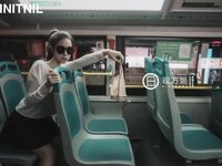 【深夜企劃】極品模特【理萬姬】-公交車露出