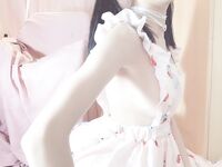 宅男福利，推特瘦瘦的白虎清純小嫩妹【原野小年】收費私拍，制服臉穴同框紫薇，看錶情很敏感受不了