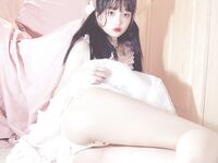 宅男福利，推特瘦瘦的白虎清純小嫩妹【原野小年】收費私拍，制服臉穴同框紫薇，看錶情很敏感受不了