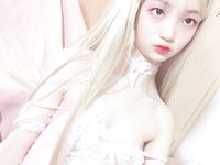 宅男福利，推特瘦瘦的白虎清純小嫩妹【原野小年】收費私拍，制服臉穴同框紫薇，看錶情很敏感受不了