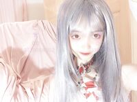 宅男福利，推特瘦瘦的白虎清純小嫩妹【原野小年】收費私拍，制服臉穴同框紫薇，看錶情很敏感受不了