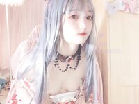 宅男福利，推特瘦瘦的白虎清純小嫩妹【原野小年】收費私拍，制服臉穴同框紫薇，看錶情很敏感受不了