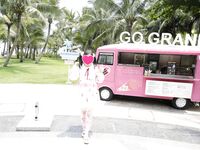 清纯母狗小萝莉【冰凌紫萱】JK小萝莉竟被黑鬼爆操？直呼暴殄天物！清纯小萝莉3P被大黑屌抱起来操