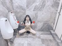 【Y醬醬醬】清純反差蘿莉，可愛人形母狗，徹底母犬化，露出，奶頭穿刺，灌腸，戶外放尿