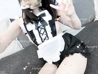 ในปี 2002 เด็กสาวเสือขาวจากซีอาน [ringorange02] แตกต่างอย่างมาก เธอถูกเปิดเผยกลางแจ้งและเปิดเผยช่องคลอดของเธออย่างกล้าหาญ เธอยังคงถูกพี่ชายอ้วนระยำต่อไป