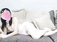 ในปี 2002 เด็กสาวเสือขาวจากซีอาน [ringorange02] แตกต่างอย่างมาก เธอถูกเปิดเผยกลางแจ้งและเปิดเผยช่องคลอดของเธออย่างกล้าหาญ เธอยังคงถูกพี่ชายอ้วนระยำต่อไป