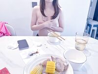 2024年、【超大作核爆弾】、ロリ美少女【ディアヘッド】、四天王と二人の女王の日常淫行、男の夢のような生活、色白で美しい顔立ち