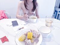 2024年、【超大作核爆弾】、ロリ美少女【ディアヘッド】、四天王と二人の女王の日常淫行、男の夢のような生活、色白で美しい顔立ち