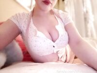 เสือขาวสีชมพู คนดังในโลกออนไลน์ @shybabybunfansly3