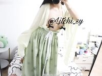 推特超美白虎美妞【Litchi_sy】520门槛福利超嫩