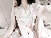 -Ang babaeng pervert sa sulok ng dagat "Gustong matulog ni Yaya kasama ang kanyang kapatid" koleksyon ng mga sticker ng brilyante, hinabol ng babae ang lalaki sa pamamagitan ng gauze at sinipsip ito ng napakalakas na nawalan ng pagpipigil at ang