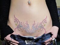 逼脸同框反差少女『不得惹』露出紫薇小小年纪就这么放荡，以后还了得，超嫩小骚逼人形小母狗有钱人的玩物