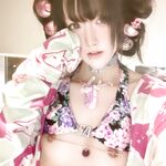 逼脸同框反差少女『不得惹』露出紫薇小小年纪就这么放荡，以后还了得，超嫩小骚逼人形小母狗有钱人的玩物