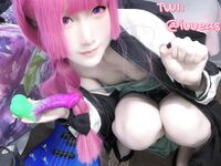 逼脸同框反差少女『不得惹』露出紫薇小小年纪就这么放荡，以后还了得，超嫩小骚逼人形小母狗有钱人的玩物