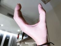 喜欢被粗暴对待把自己最淫贱的模样赤裸裸毫无保留的展现在大鸡巴面前自己板着腿把骚逼的最佳进入视角展示给主人迎合着大鸡