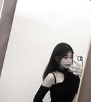 清纯颜值学妹，私下里骚到淌淫水，狗蹲翻白眼吐舌头，掰逼揉胸脸穴同框自拍