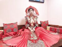 劲爆反差性感尤物『兔兔』及其闺蜜VIP群秀禾群婚纱露脸口交啪啪，唯美性感婚纱新娘超级反差完整版福利①