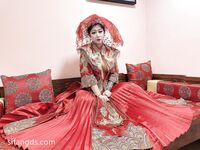 劲爆反差性感尤物『兔兔』及其闺蜜VIP群秀禾群婚纱露脸口交啪啪，唯美性感婚纱新娘超级反差完整版福利①