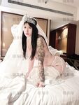 劲爆反差性感尤物『兔兔』及其闺蜜VIP群秀禾群婚纱露脸口交啪啪，唯美性感婚纱新娘超级反差完整版福利①