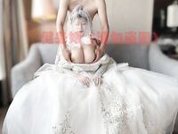 劲爆反差性感尤物『兔兔』及其闺蜜VIP群秀禾群婚纱露脸口交啪啪，唯美性感婚纱新娘超级反差完整版福利①