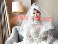 劲爆反差性感尤物『兔兔』及其闺蜜VIP群秀禾群婚纱露脸口交啪啪，唯美性感婚纱新娘超级反差完整版福利①